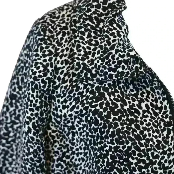 Zoe D Black White Animal Print Coat Ruffled Collar Size Large - Picture 6 of 6